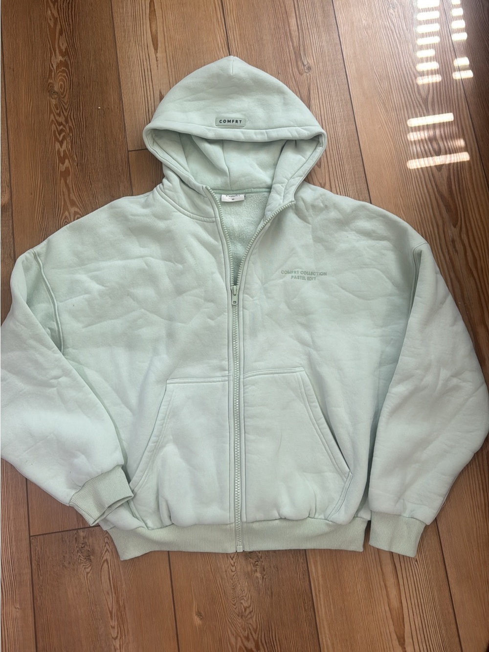 Comfrt zip up hoodie